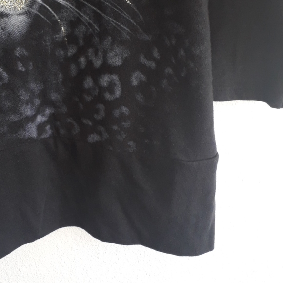 Appropriate Behavior Snow Leopard Top - Picture 4 of 6
